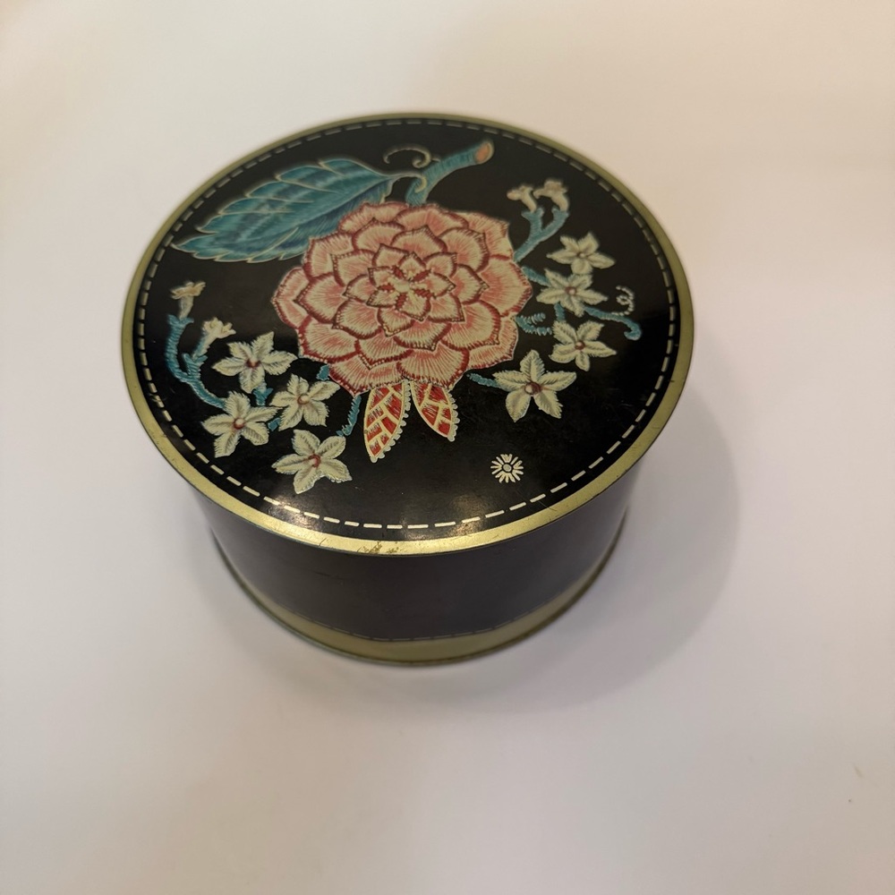 Vintage Avon tin Jasmine dusting powder black with flowers & gold